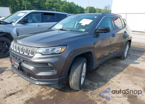 2022 Jeep Compass Latitude 4X4 z USA, uszkodzony, nr VIN 3C4NJDBB3NT141583